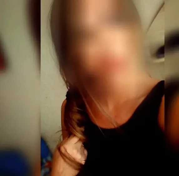 Astrid, 32