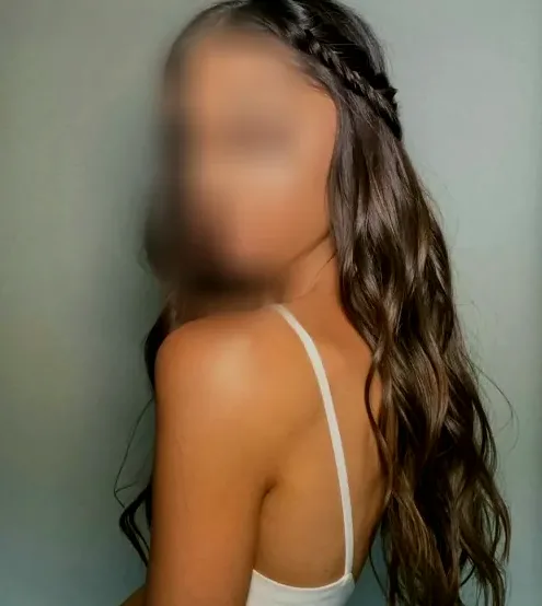 Clara, 29