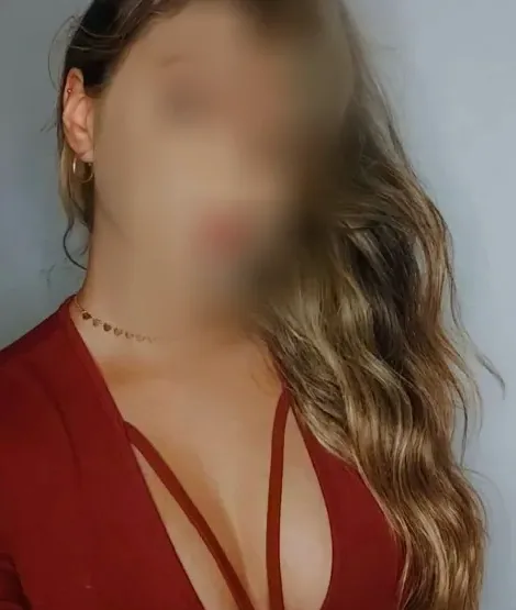 Elena, 23