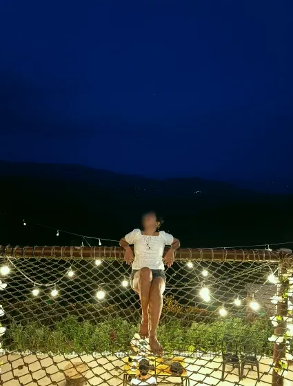 Esra, 28