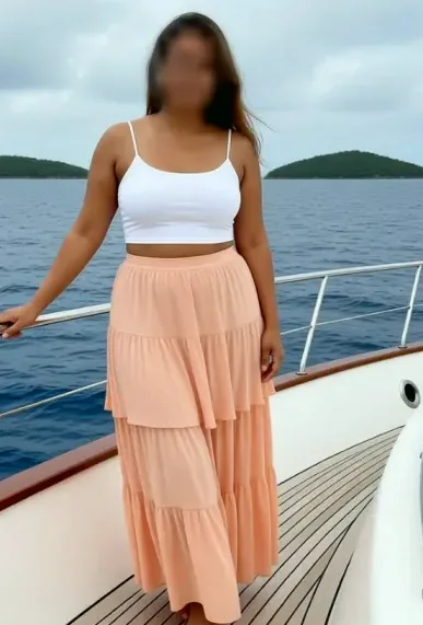 Isabella, 32