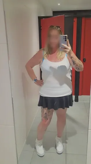 Ivana, 39