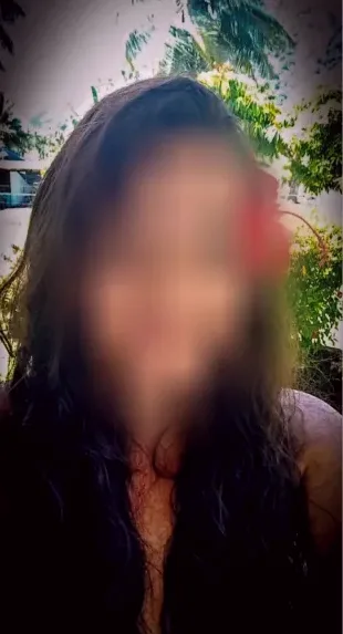 Manuela, 40