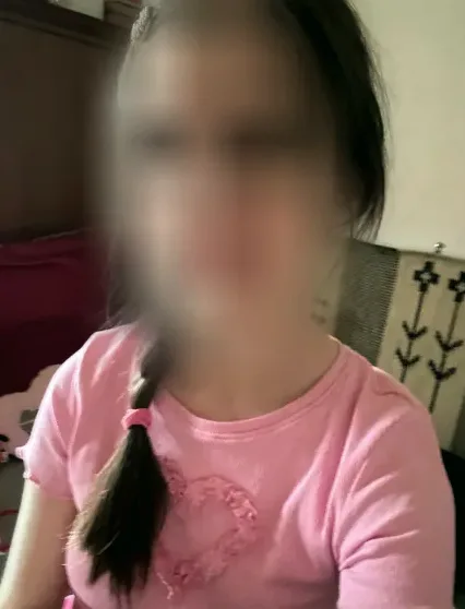 Rosa, 25
