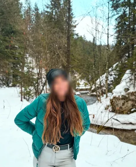Sabrina, 27