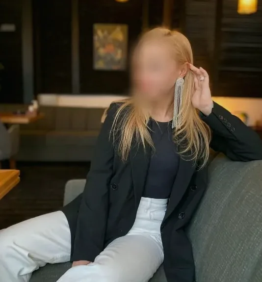 Silvia, 32