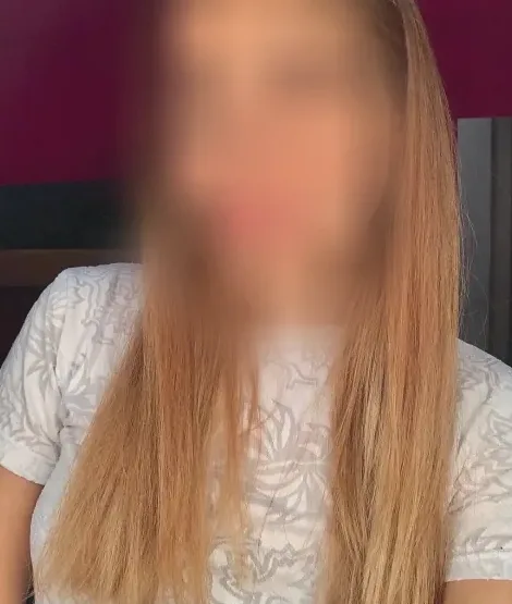 Zeynep, 24